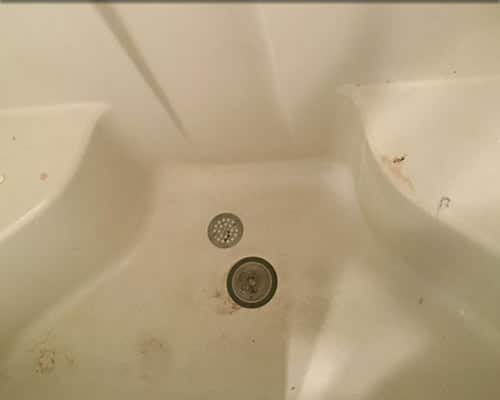 Bath Tub before cleaning